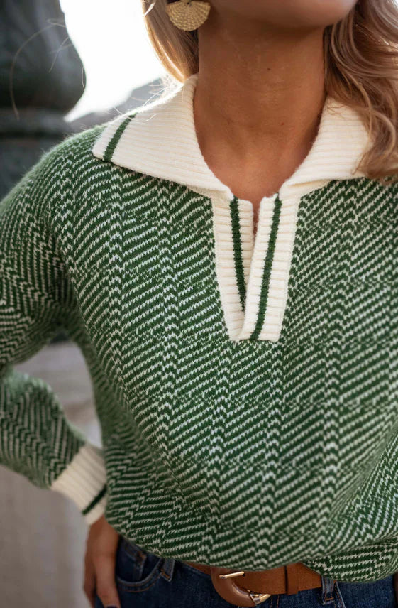 Emilia™ | Pull vert à col en V avec col retourné