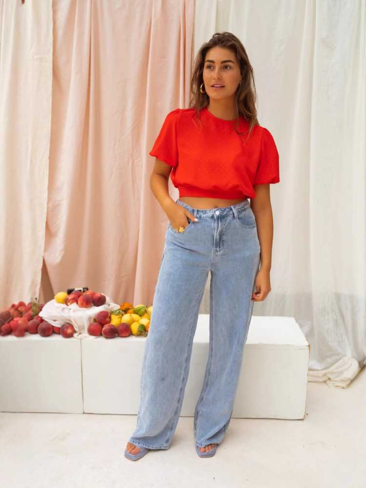 Lorena™ | Blouse courte avec une touche audacieuse