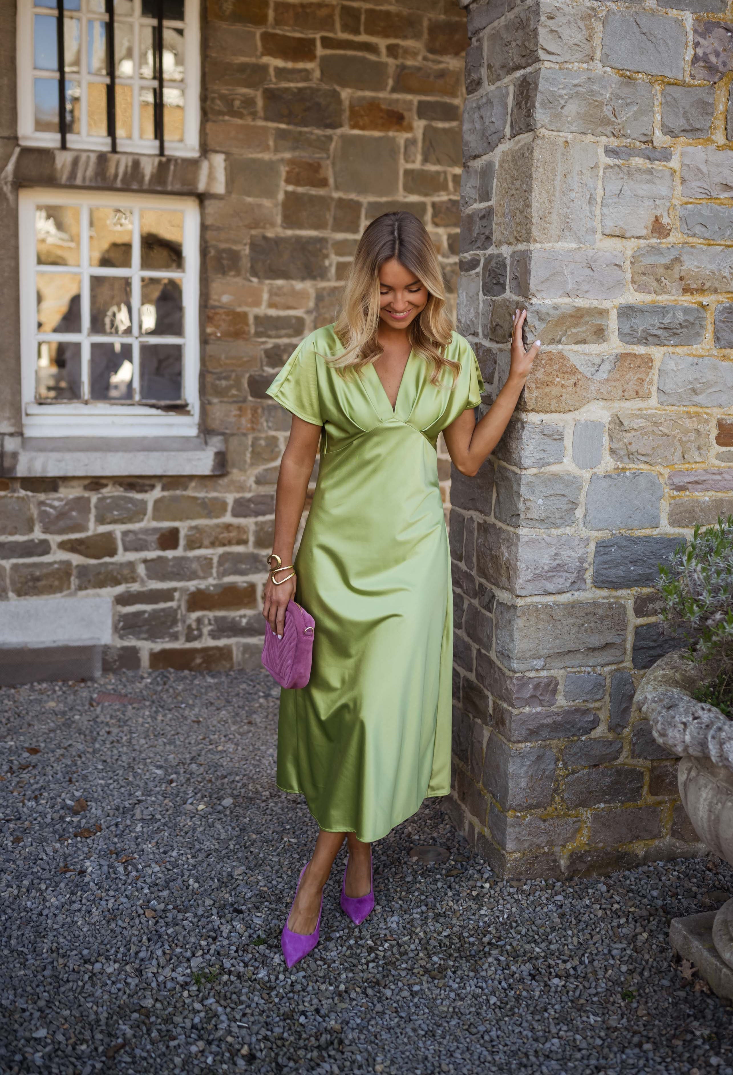 Eleonore™ | Robe en satin à col en V éclatant