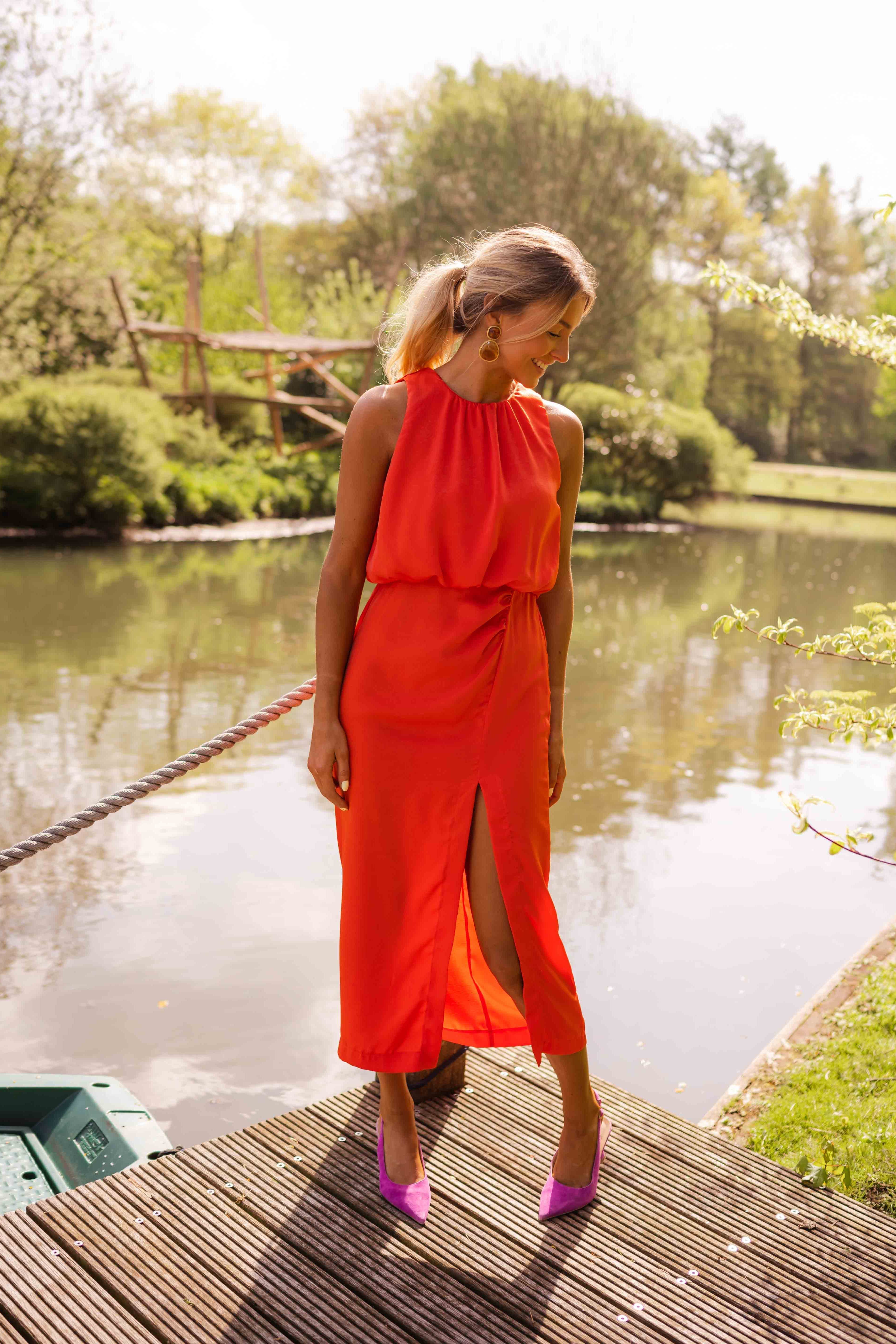 Leonie™ | Robe midi sans manches à col montant