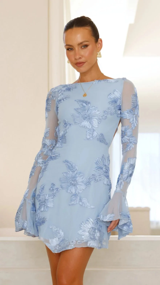 Julia™ | Robe courte avec broderie florale et dos ouvert