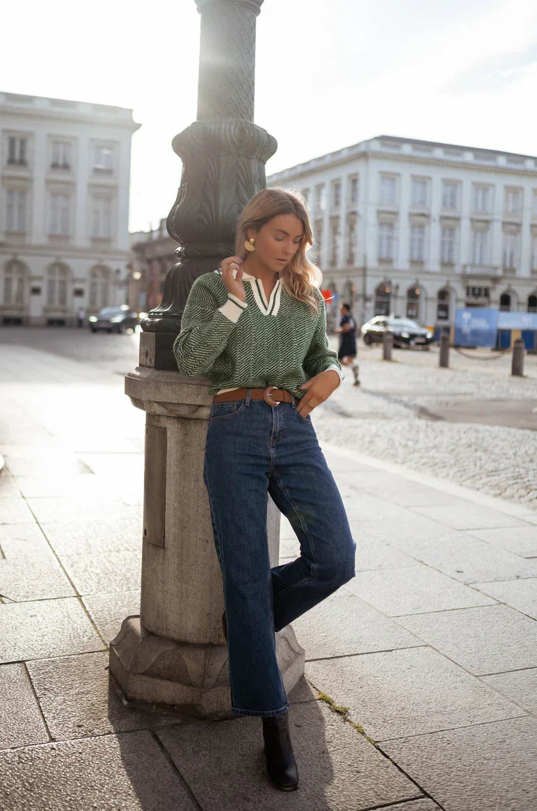 Emilia™ | Pull vert à col en V avec col retourné