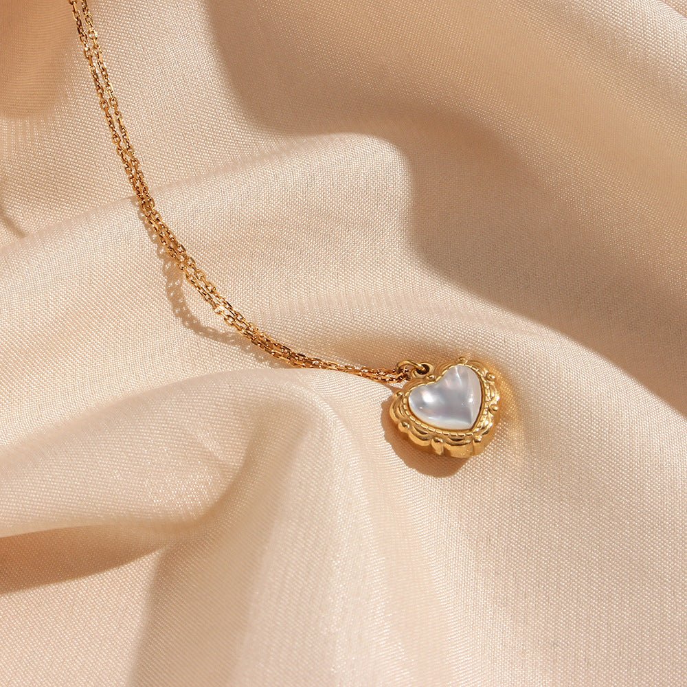 High - grade Love Light Luxury Pendant Jewelry Stainless Steel 18k Gold Plating Vintage Shell Love Necklace - ÉclairNoir