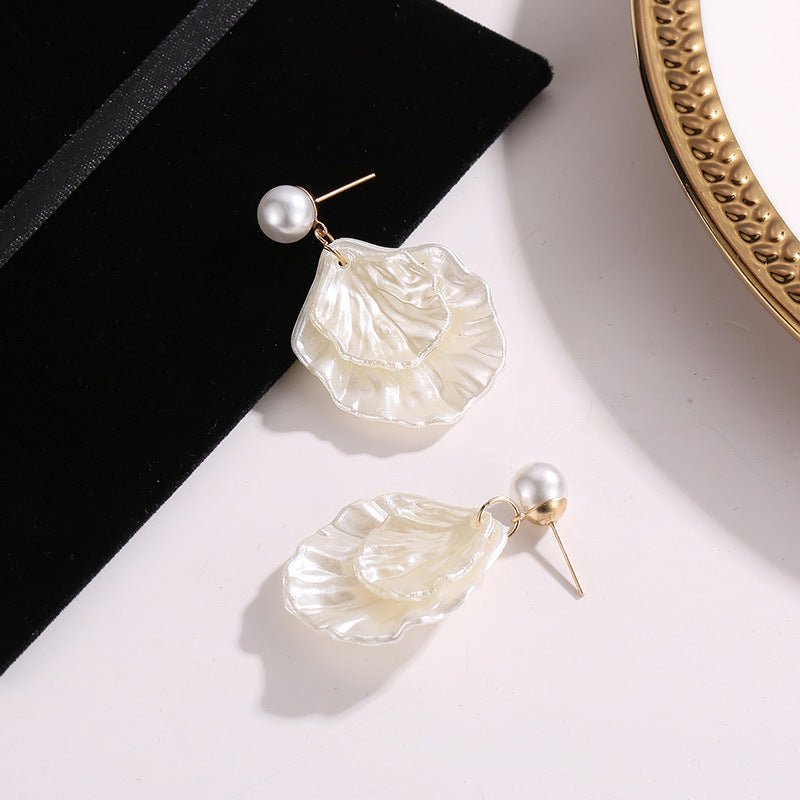 New Style Pearl Shell Earrings For Ladies - ÉclairNoir