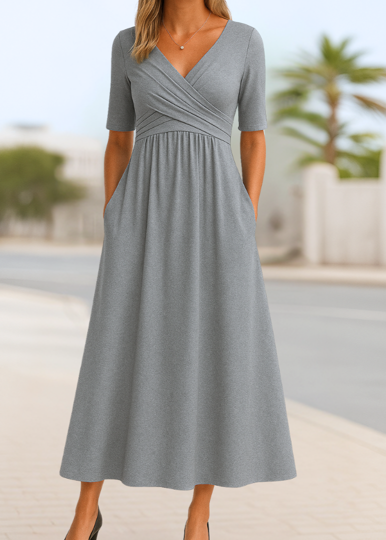 Monique™ – La robe qui incarne la maîtrise silencieuse