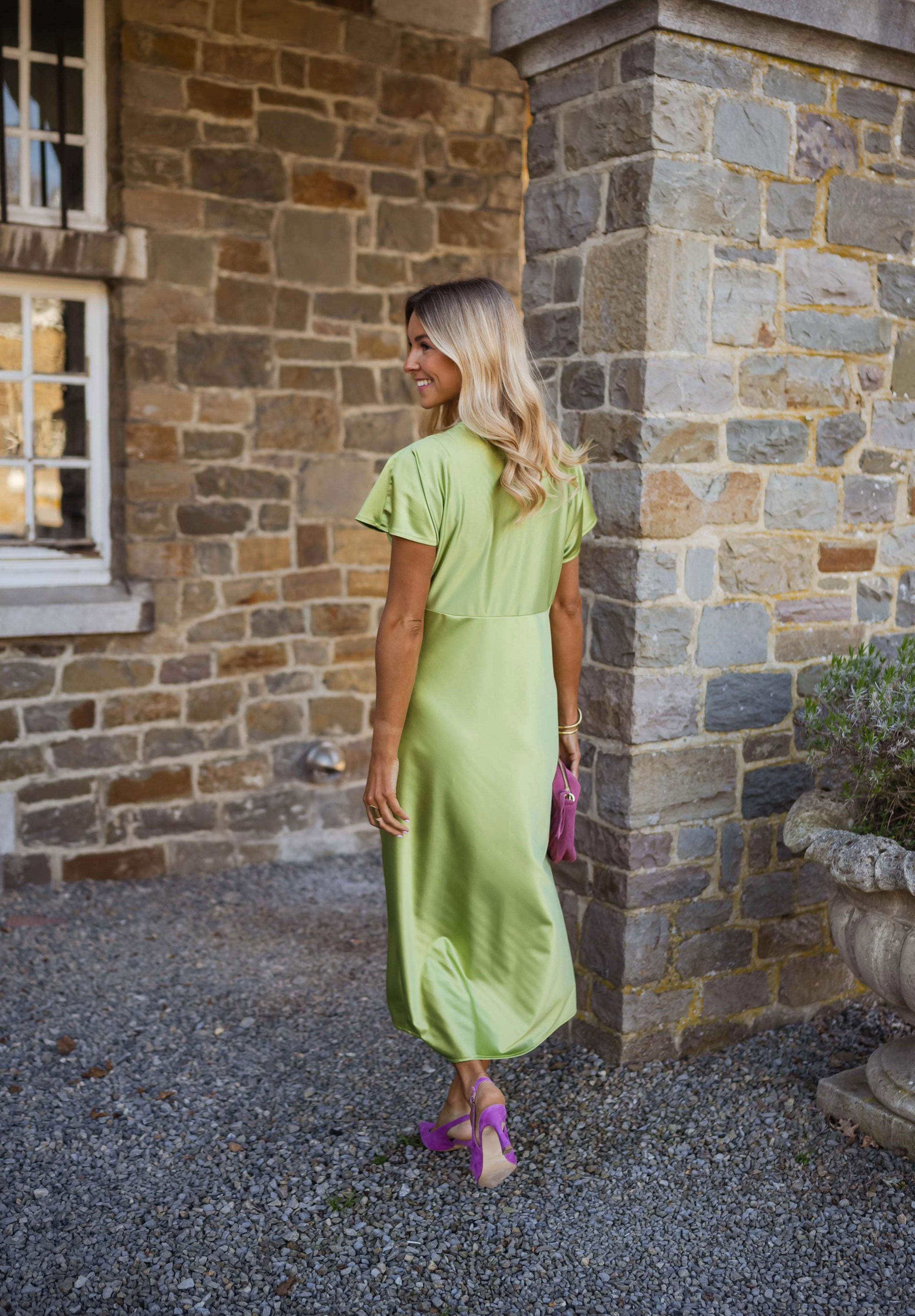 Eleonore™ | Robe en satin à col en V éclatant