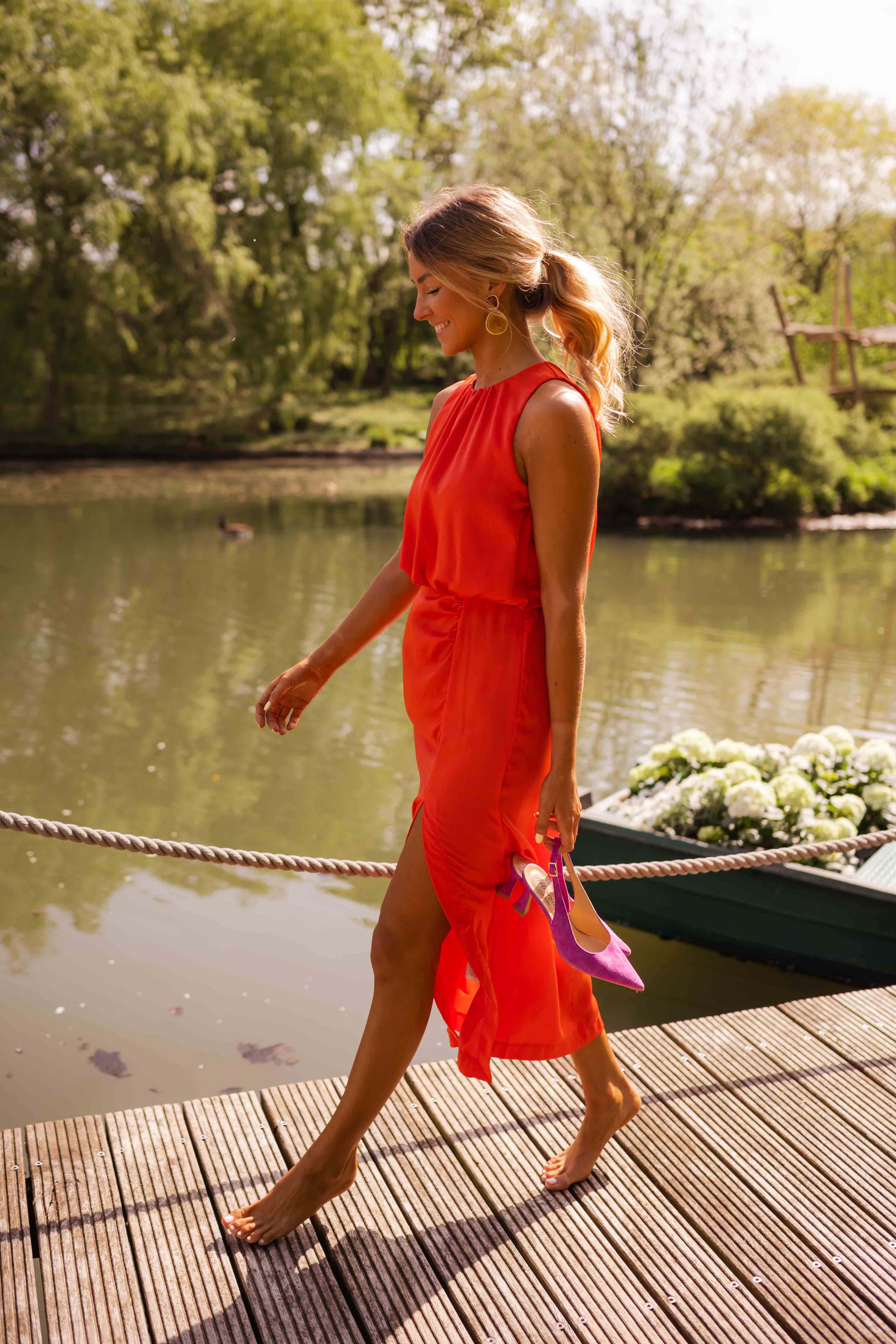 Leonie™ | Robe midi sans manches à col montant