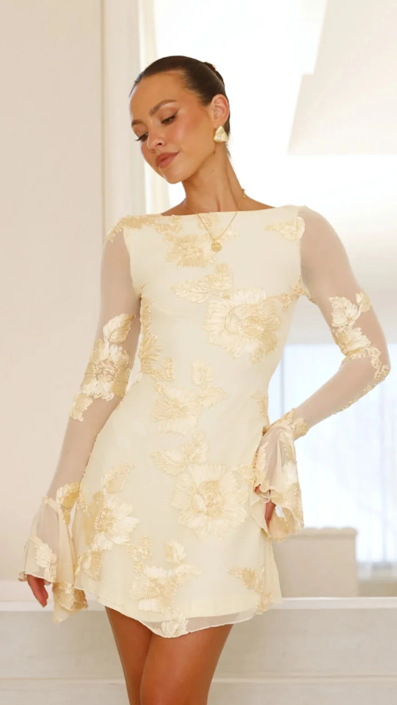 Julia™ | Robe courte avec broderie florale et dos ouvert