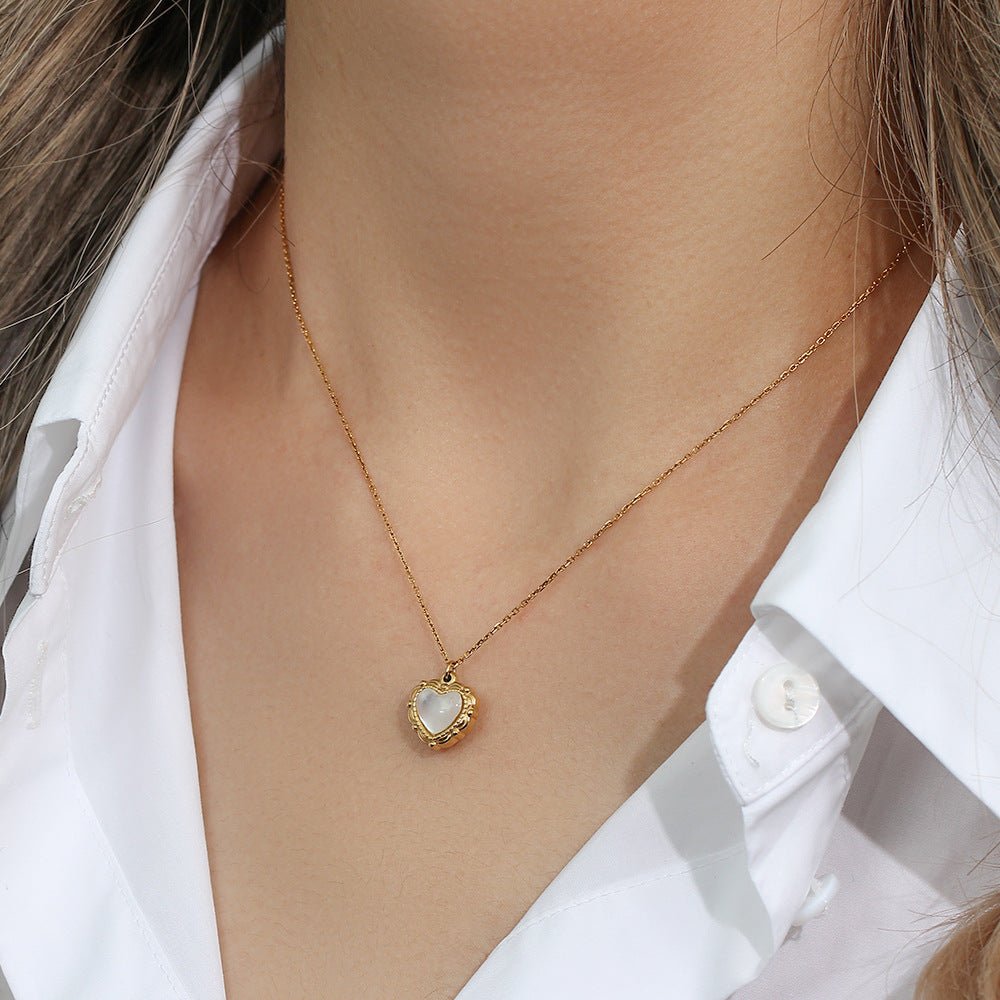 High - grade Love Light Luxury Pendant Jewelry Stainless Steel 18k Gold Plating Vintage Shell Love Necklace - ÉclairNoir